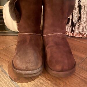 Chocolate Brown authentic Uggs - womens size 9.